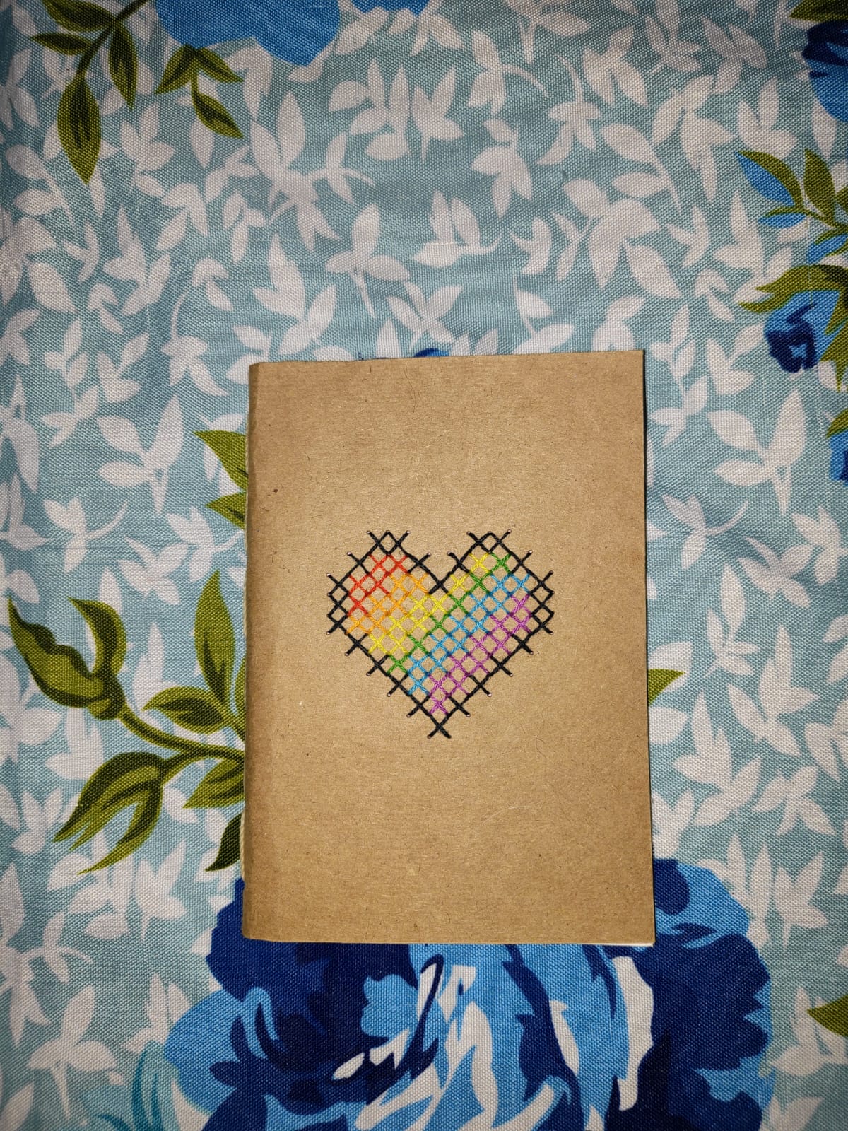 Caderno A6 bordado com 60 páginas