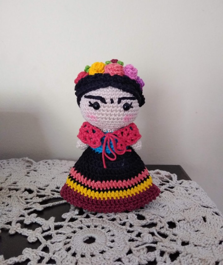 Frida Kahlo amigurumi