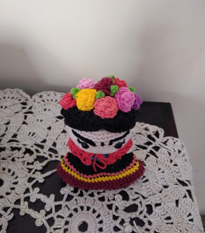Frida Kahlo amigurumi