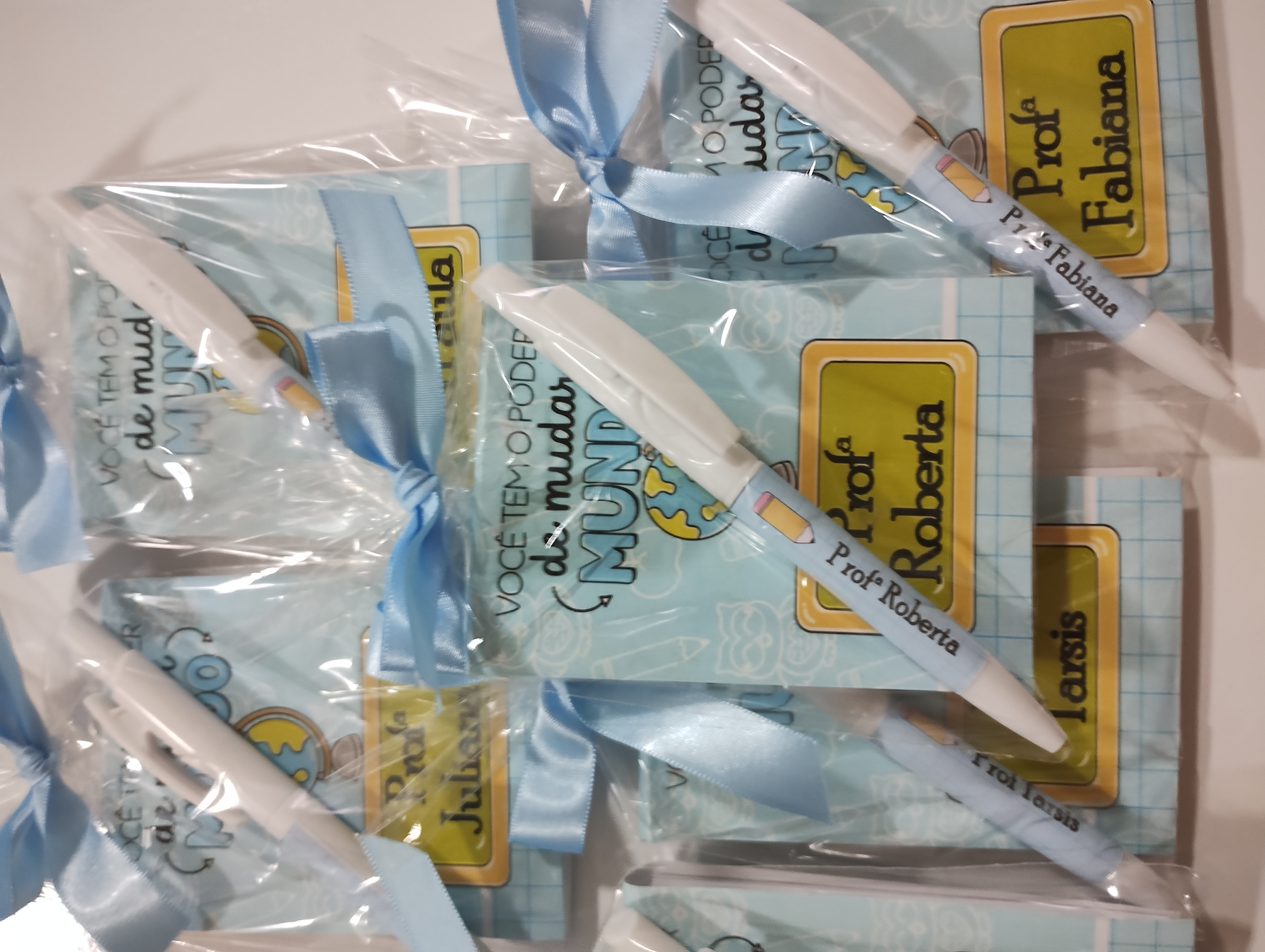 Bloquinho com caneta retrátil